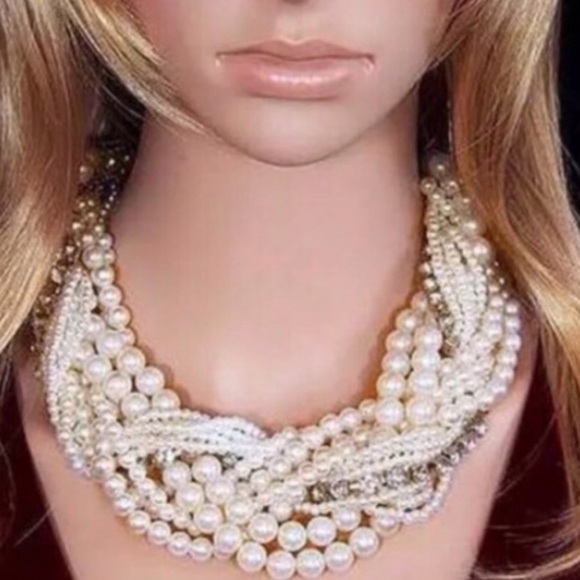 Boutique Jewelry - Pearl Statement Necklace (nwt)Last One